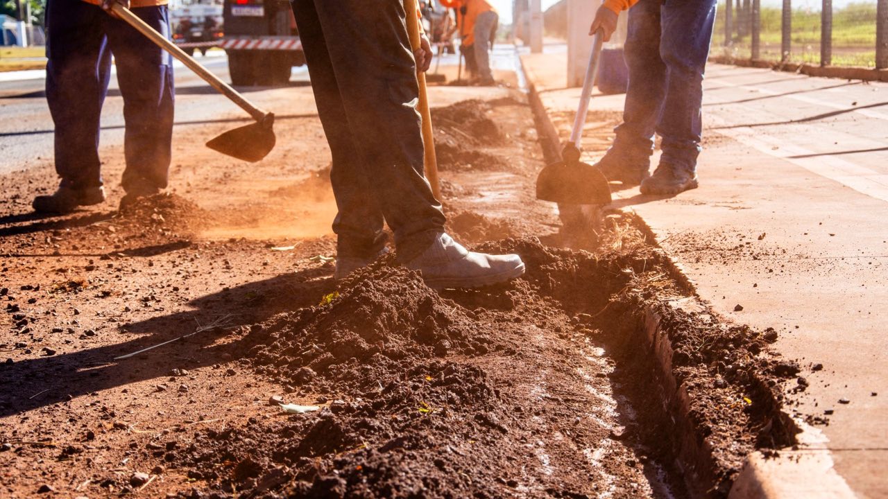 The Difference Between OEM and Aftermarket Ditch Witch Trencher Teeth in Field Conditions