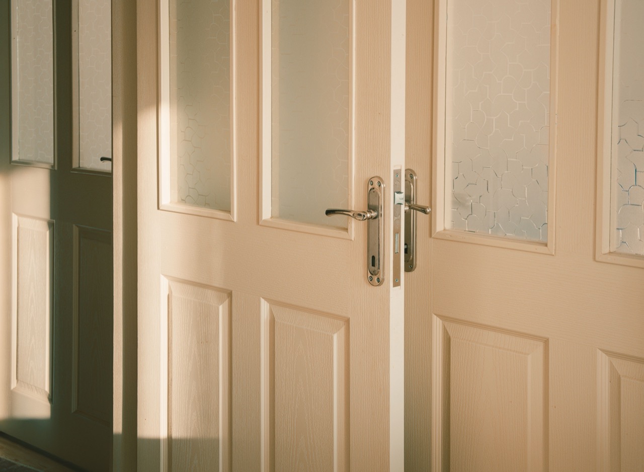 Why Door Knob Quality Fails in the Field — And How to Spec Against It